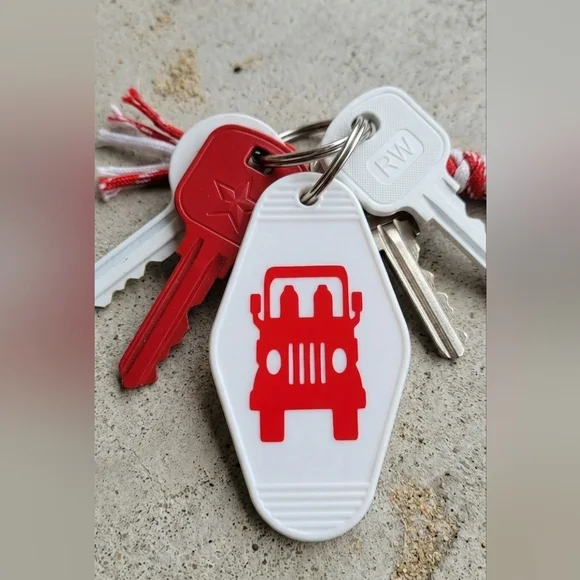 Retro Jeep Life Motel Keychain | Red & White Vintage Style Off-Road Bag Charm - Picture 1 of 3